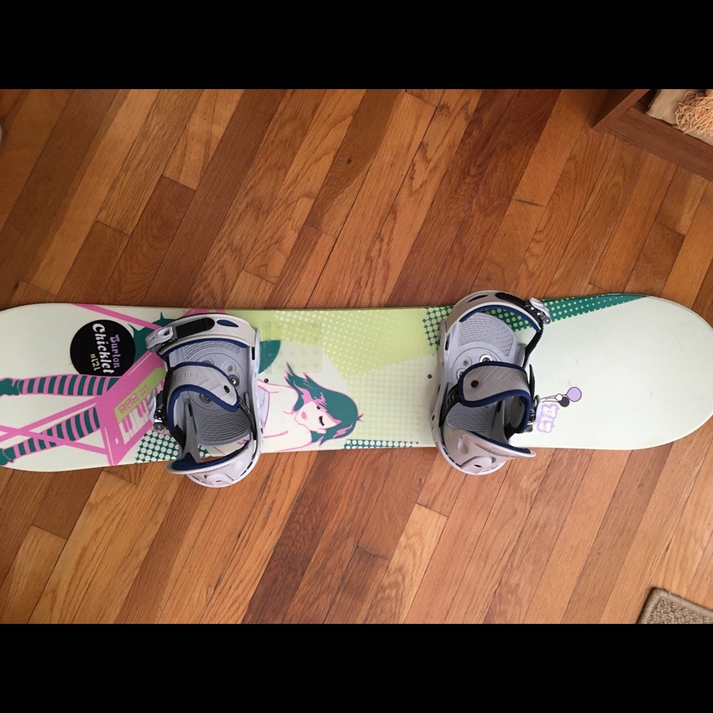 A snowboard with bindings